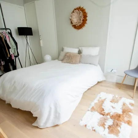 Spacious Apt Near Montmartre アパート *